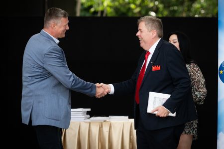 A 20 éves Tisztelet Társaságától kapott díjat a Civilút