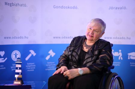 Ameddig lehet, fogom csinálni ezt a munkát és segíteni az embereken