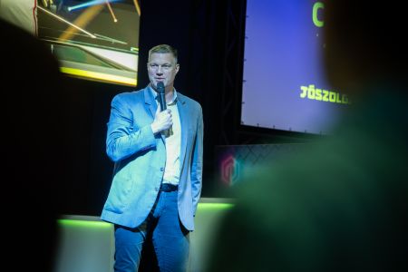 E-sportélményt ajándékozott a Civilút digitális Mikulása