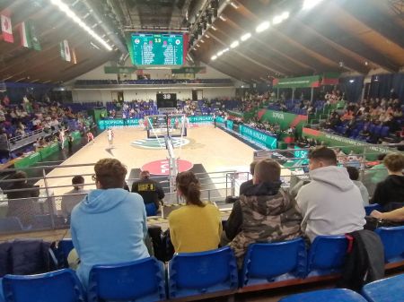 Hátrányos helyzetű gyerekek jutottak el a FIBA olimpiai selejtezőjére