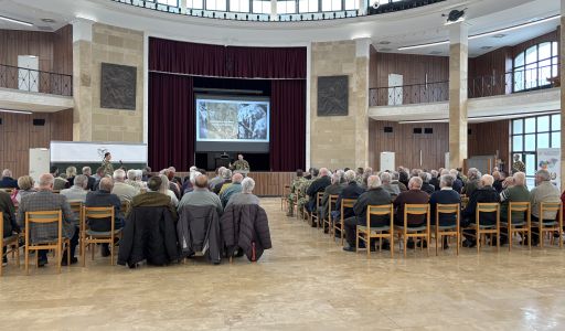 Nyugállományú katonák találkozója Tatán