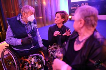 civilut-dijatado-gala618.jpg